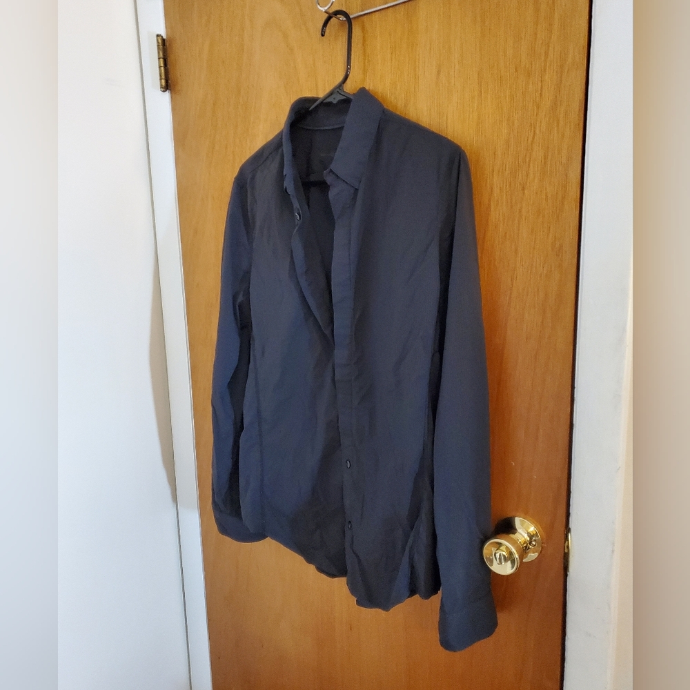 Lululemon men's black button-down size Small. NWOT